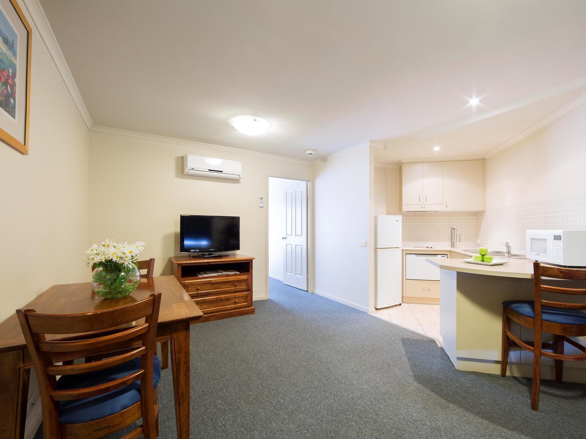 Canberra Parklands Central Apartment Hotel Official Exterior photo