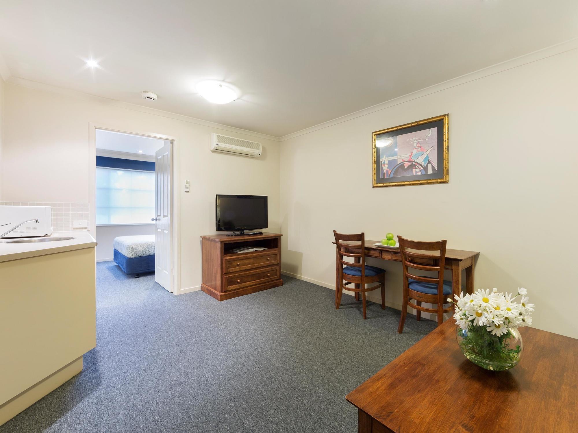 Canberra Parklands Central Apartment Hotel Official Exterior photo
