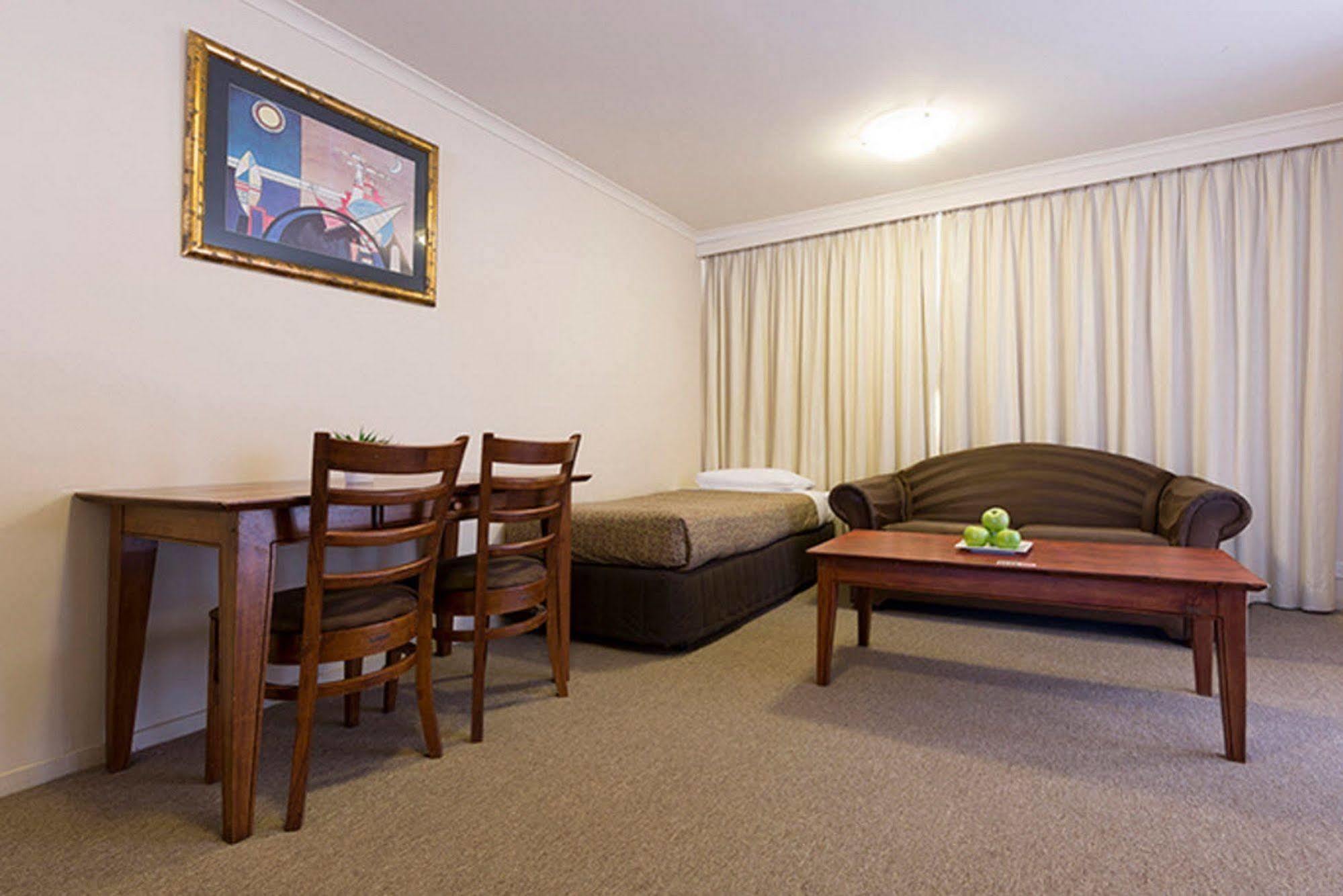 Canberra Parklands Central Apartment Hotel Official Exterior photo