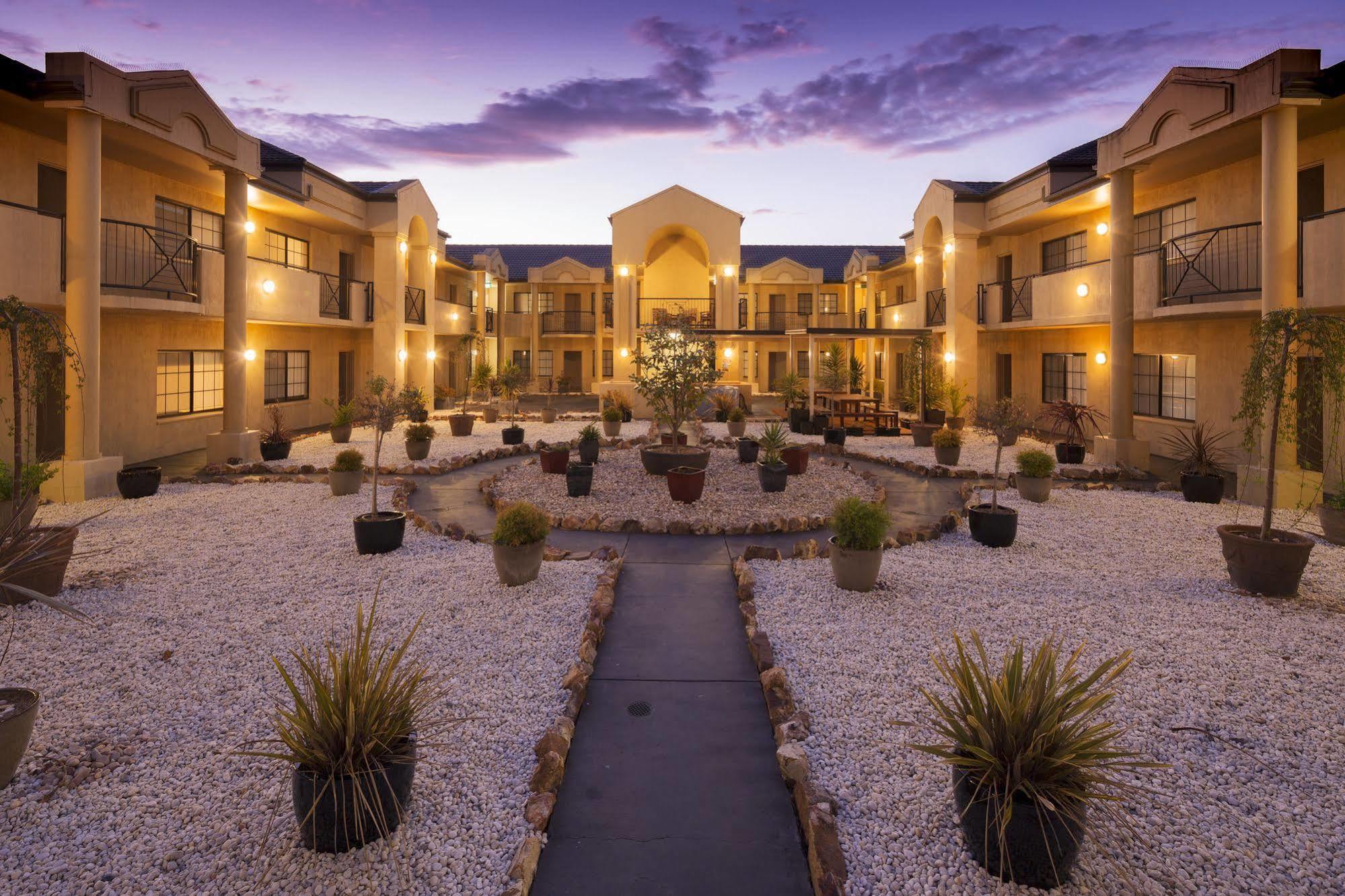 Canberra Parklands Central Apartment Hotel Official Exterior photo