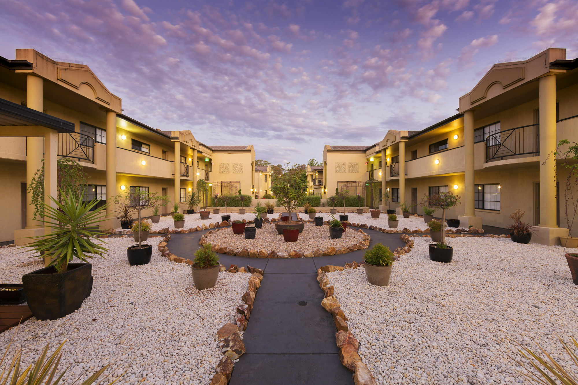 Canberra Parklands Central Apartment Hotel Official Exterior photo